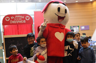 Teletón visita a niños del Club Escolar